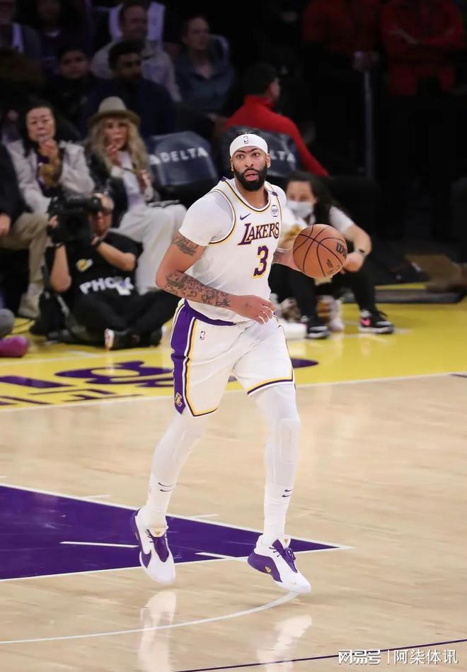 浓眉哥连续十二场比赛得分超过战术调整，雄鹿挑战极限！