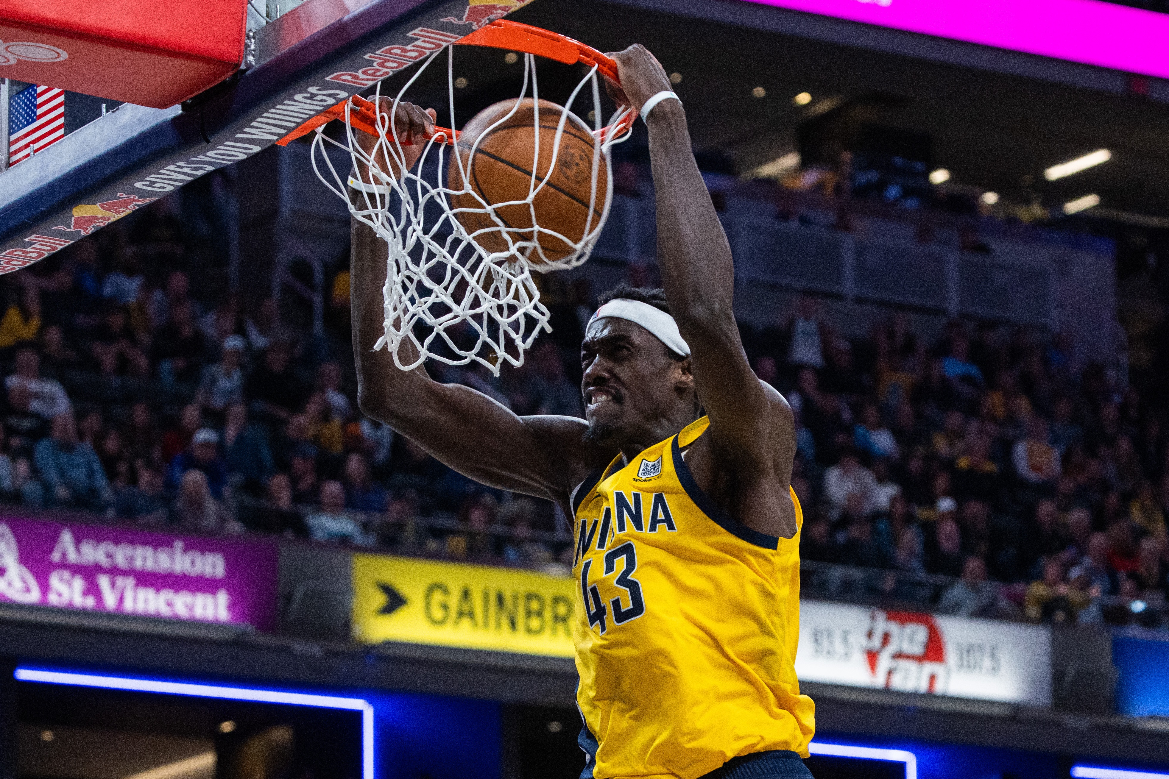 西亚卡姆连续十二场比赛得分超过险胜，快船不断突破！